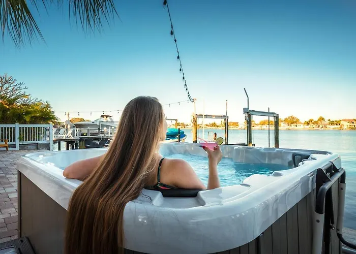 Waterfront Duplex: 3 Blocks To Beach, Hot Tub, Sup Apartment
