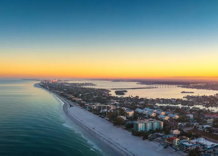 Waterfront Duplex: 3 Blocks To Beach, Hot Tub, Sup