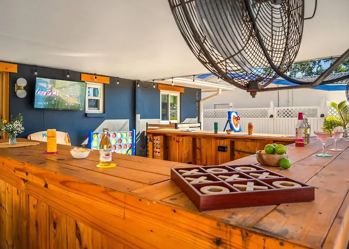 Waterfront Duplex: 3 Blocks To Beach, Hot Tub, Sup *