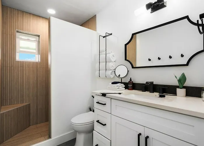 Apartment Waterfront Duplex: 3 Blocks To Beach, Hot Tub, Sup Clearwater Beach