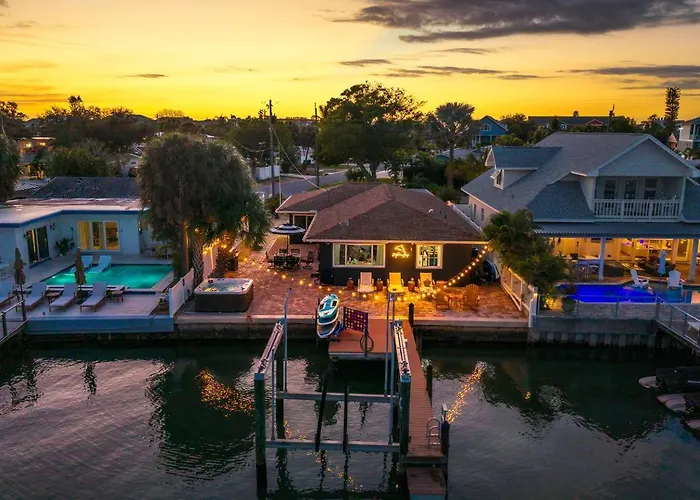 Apartment Waterfront Duplex: 3 Blocks To Beach, Hot Tub, Sup *