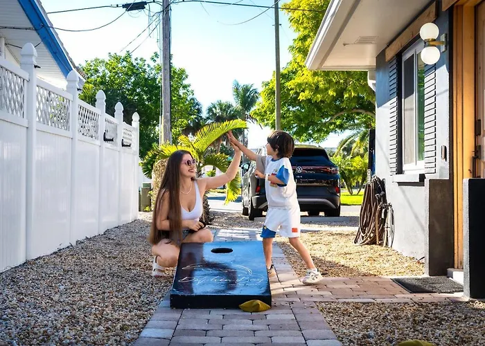 Apartment Waterfront Duplex: 3 Blocks To Beach, Hot Tub, Sup *